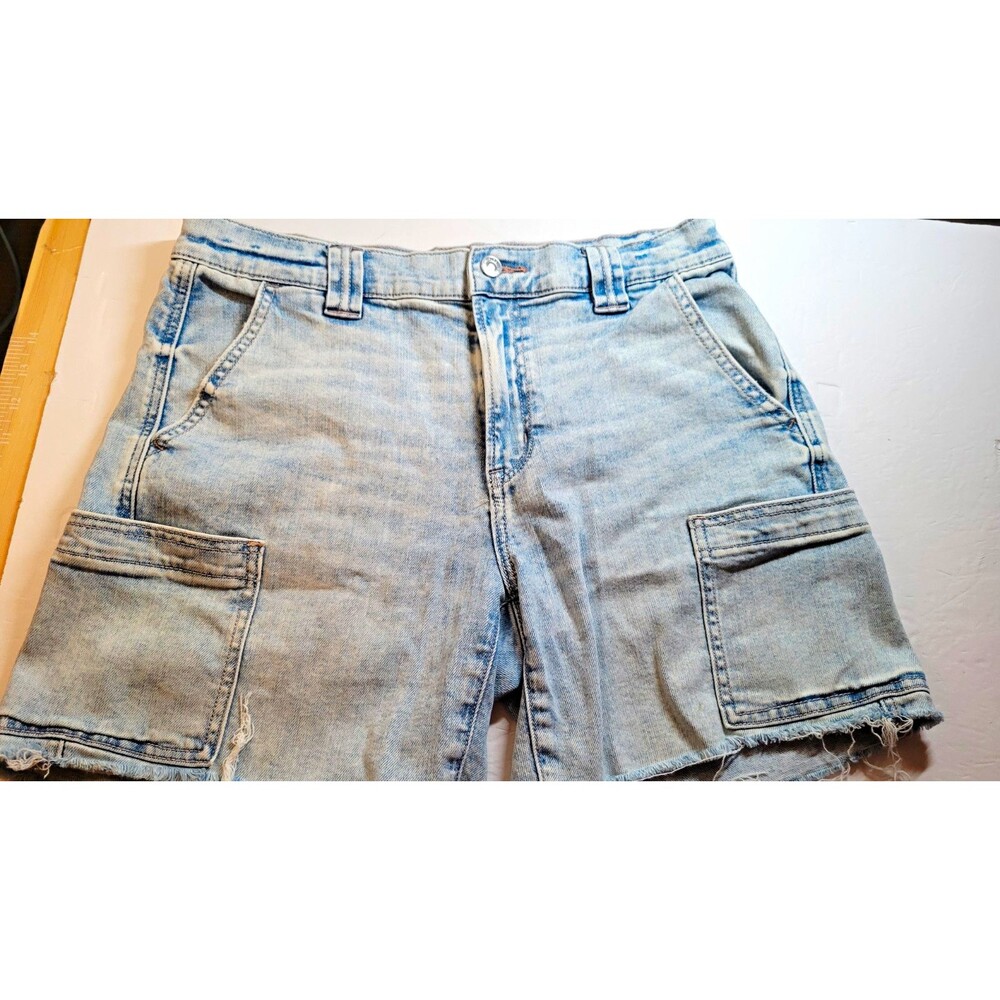 American Eagle Light Wash Denim Cargo Shorts Stretchl Womens Size 6 3" Inseam
